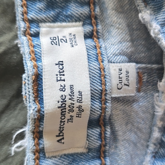 ABERCROMBIE & FITCH Women's '80s Curve Love High Rise Mom Jeans Size 26 - Picture 3 of 4
